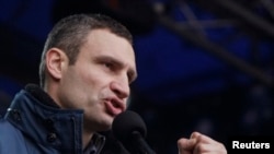 Vitali Kliciko, vorbind ieri in fața manifestanților de pe Maidan, in Kiev.