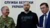 Аркадий Бабченко (в центре) на пресс-конференции. Киев, 30 мая 2018 года.