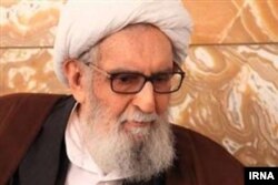 عباس واعظ طبسی از آغاز برقراری جمهوری اسلامی با حکم آیت‌الله خمینی و بعدتر آیت‌الله خامنه‌ای عهده‌دار تولیت آستان قدس بود