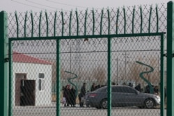 Ограждение вокруг «лагеря политического перевоспитания» в Синьцзяне. 3 декабря 2018 года.