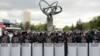 Полицейские блокируют территорию для предотвращения акций протеста против результатов президентских выборов, Нур-Султан, 10 июня 2019 года. 