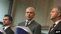 Božidar Đelić, Boris Tadić i Oli Ren u sjedištu EU Briselu, 7. novembra 2007, kada je Srbija parafirala Sporazum sa EU o Stabilizaciji i pridruživanju