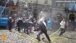 На обливаний понеділок у Львові було мокро і весело