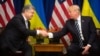 Президент України Петро Порошенко і президент США Дональд Трамп (праворуч)