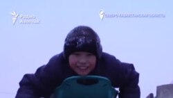 Жители радуются горке, которую построил пенсионер