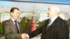 Рукостискання Ігоря Смирнова (п) з президентом Росії Дмитром Медведєвим іще недавно були на плакатах у Придністров’ї
