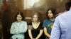 члены Pussy Riot Надежда Толоконникова, Екатерина Самуцевич и Мария Алехина в зале суда