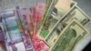 Türkmenistanyň walýuta bazarynyň ýagdaýy we dollar alyş-çalşygyna degişli kynçylyklar barada ýurduň milli habar serişdelerinde habar berilmedi.
