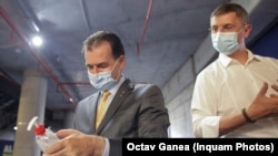 Liderii Coaliției au păreri diferite despre înființarea unei Agenții Naționale pentru Investiții în Sănătate prin PNRR. Ludovic Orban (stânga) și Dan Barna (dreapta) în 2020.