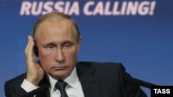 Президент Росії Володимир Путін на економічному форумі «Росія кличе!», 13 жовтня, Москва
