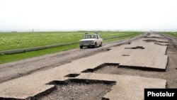Около половины всех средств, предусмотренных программой, пойдет на строительство дорожной инфраструктуры