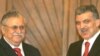 جلال طالبانی، رييس جمهوری عراق، پس از ديدار با عبدالله‌ گل همتای ترک خود در کاخ چانکايا
عکس از epa