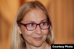 Gabriela Păcurar a emigrat în 2005. Vorbește despre dificultățile medicinei în România.