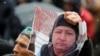 Участник антиправительственной акции с требованием наказать виновных в смерти Дулата Агадила. Алматы, 27 февраля 2020 года.