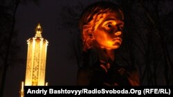 Украина -- 1932-33-чу шерашкахь украинахоша лайна мацалла дагалоцуш хIоттийна хIоллам, Киев, 25Лах2011
