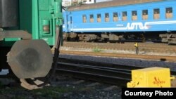 Согласно данным проведенной экспертизы, на участке железнодорожного полотна сработало взрывное устройство мощностью около килограмма в тротиловом эквиваленте