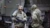 Озброєні російські солдати в Сімферополі 2 березня 2014 року