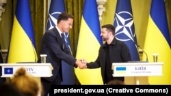 За словами Зеленського, Україна передала партнерам актуальну потребу в ППО – у системах і ракетах, наявність яких може значно вплинути на події та обмежити здатність РФ воювати