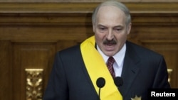 Как долго еще Лукашенко сможет использовать карту признания-непризнания