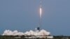 SpaceX успешно вывел человека в космос